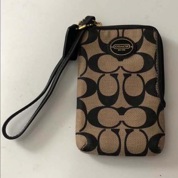 Coach Handbags - Coach wristlet